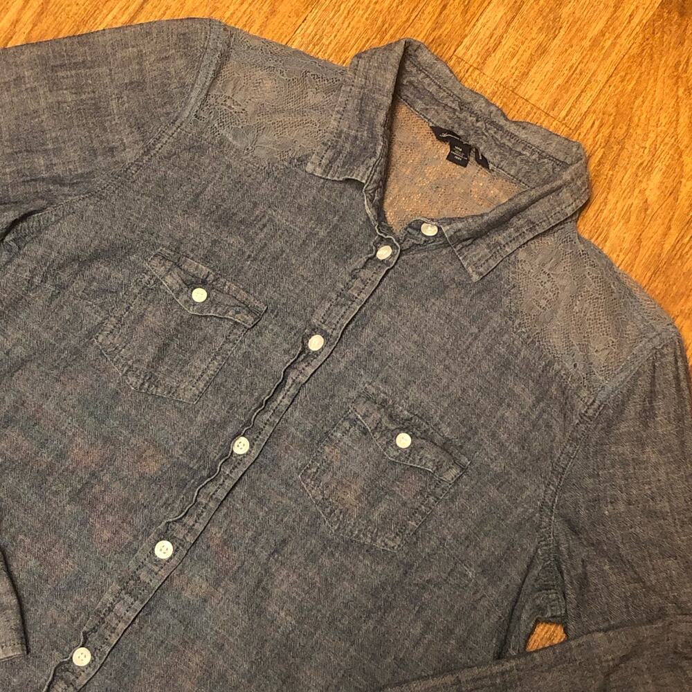 American Eagle Blue Denim Chambray Lace Long Sleeve Button Front Shirt Medium